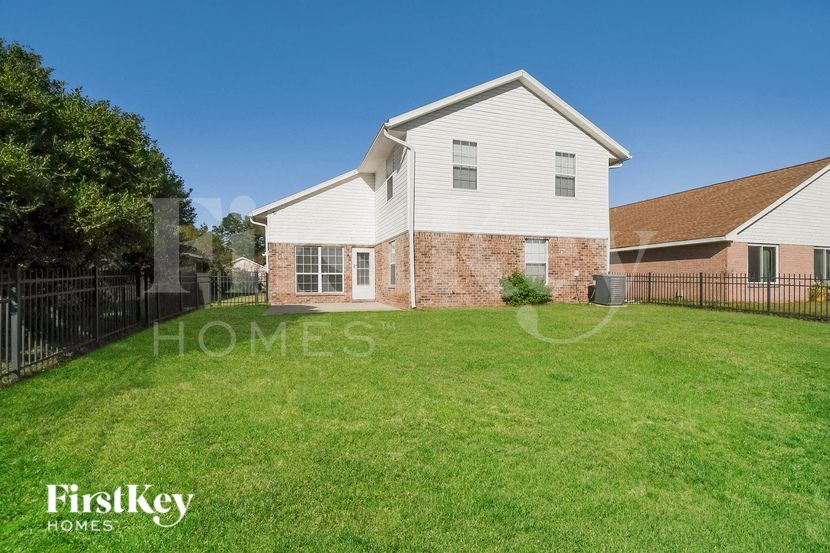 Building Photo - 7452 Cliff Cottage Dr