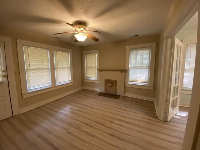 Building Photo - 175 E Beech St