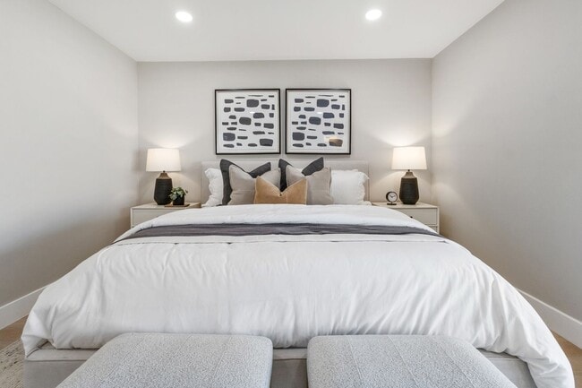 Building Photo - Beautifully Renovated 3 Bed/2 Bath Home in...