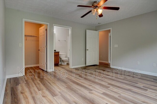 Building Photo - 5302 Fairington Club Dr