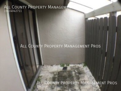 Building Photo - First Floor/Pet Friendly/Pool/GREAT Location