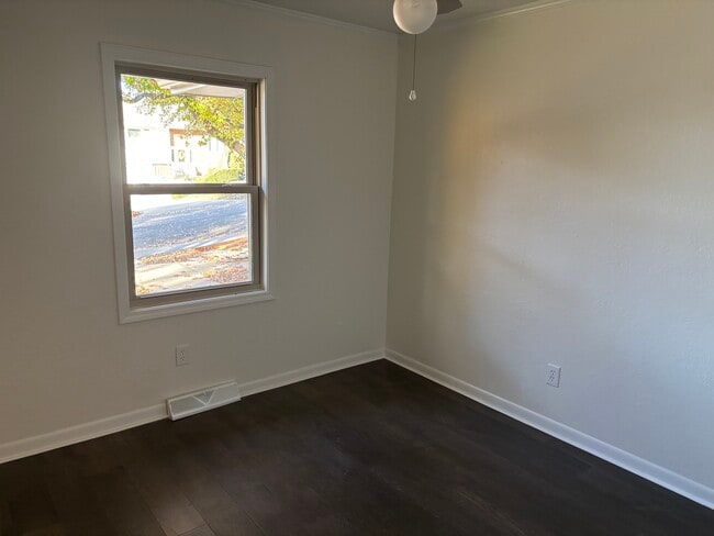 Building Photo - 18377 Pleasant View Dr