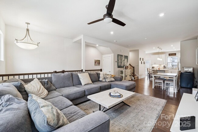 Building Photo - 15012 New Amsterdam Ln