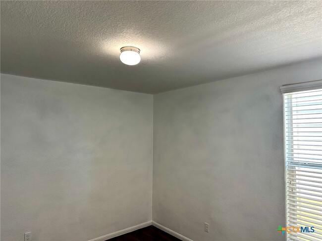 Building Photo - 135 Rush Haven