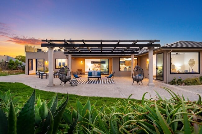 Building Photo - 5572 Rainier St