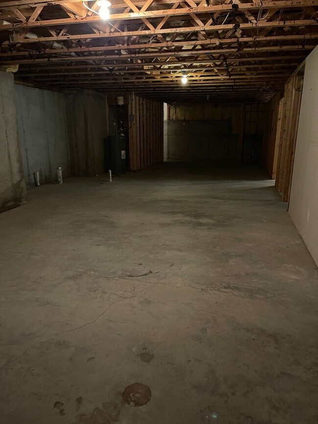 Building Photo - Ranch on full basement