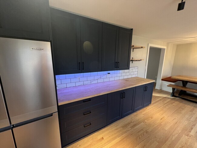 Building Photo - 334 W Willox Ln