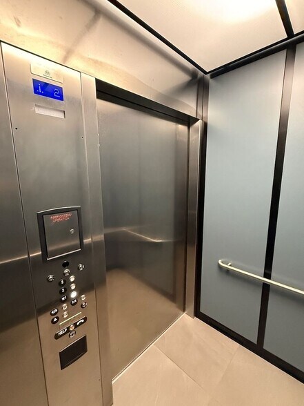 Building Photo - 2718 Pine St