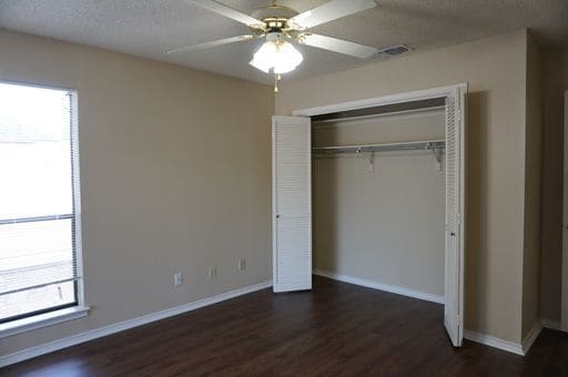 Building Photo - North Central SA - Thousand Oaks / 281 / 1604