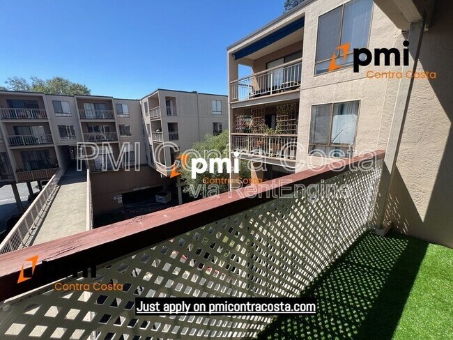 Building Photo - 320 N Civic Dr
