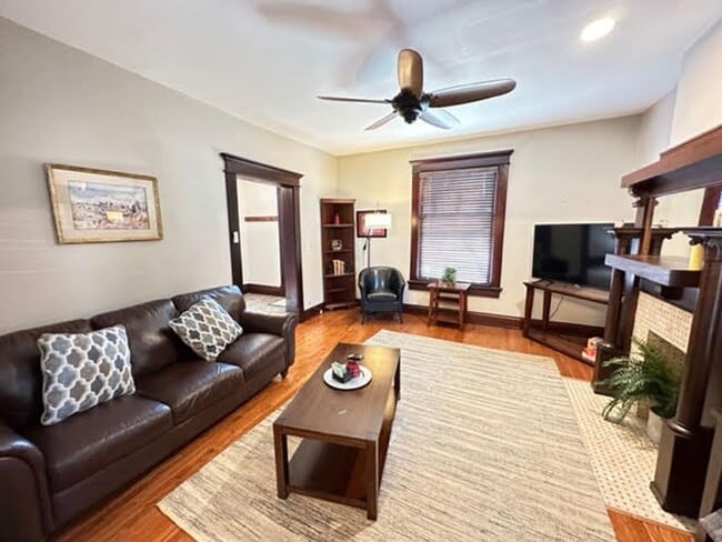 Building Photo - Victorian Village / Short North Single Family House!