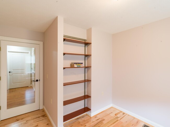 Building Photo - 2616 Greenport Dr