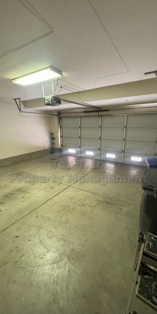 Building Photo - Charming 3-Level Townhome in Coronado Ranch