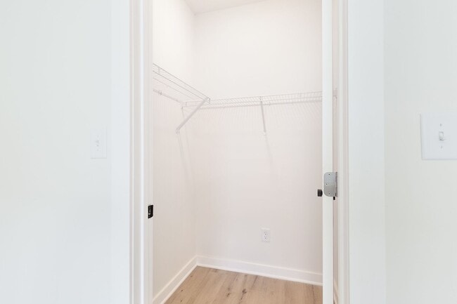 Building Photo - Newly Constructed 3/3.5 located in Chosewood Park!