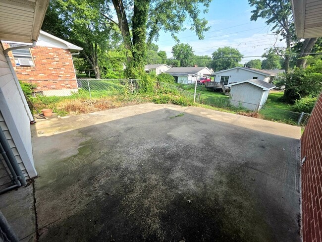 Building Photo - 3 Bedroom, 2 Bath House on Brink Avenue