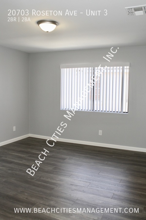 Building Photo - Completely Remodeled Townhouse in Lakewood...