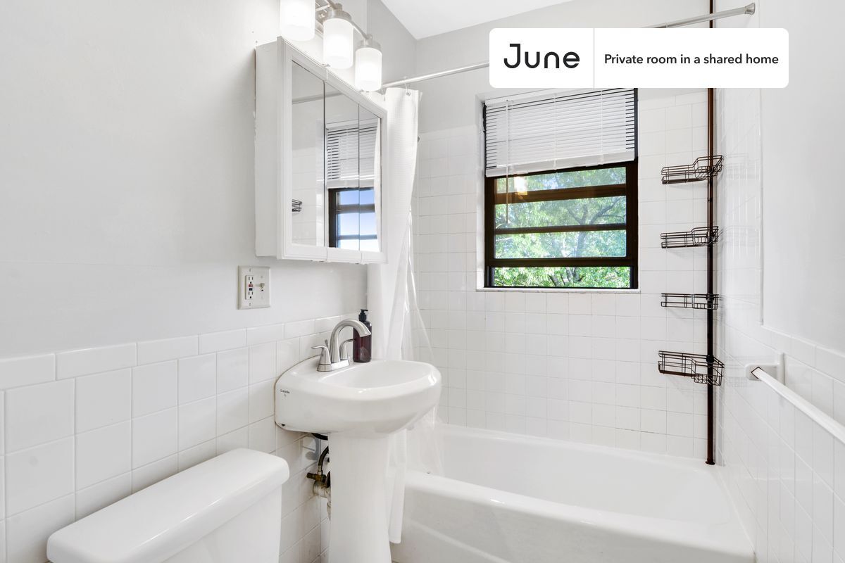 Building Photo - Room in Shared 4 bed/2 bath home