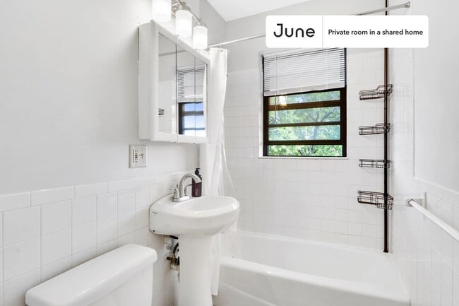 Building Photo - Room in Shared 4 bed/2 bath home