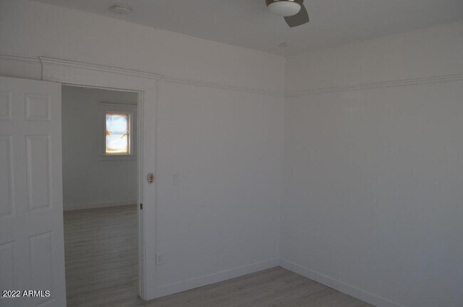 Building Photo - 921 E Moreland St