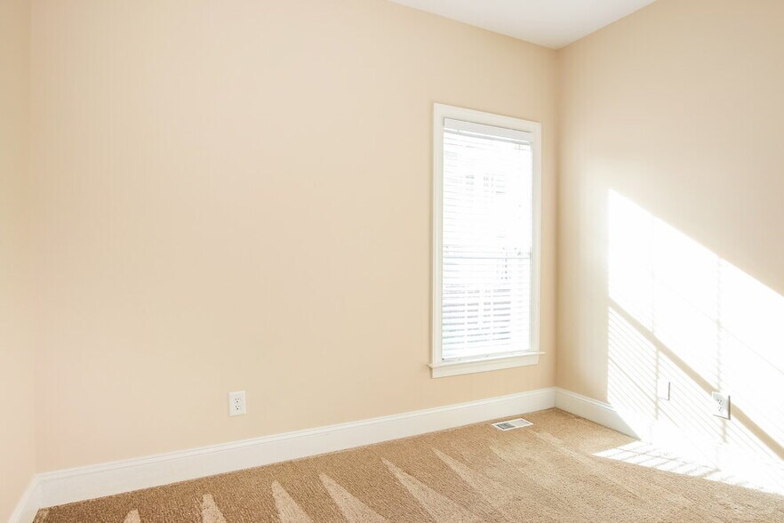 Building Photo - 2012 Watsonia Dr