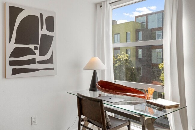 Building Photo - 1364 Powell St