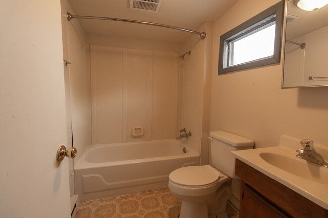 Building Photo - 1105 Hamilton Way