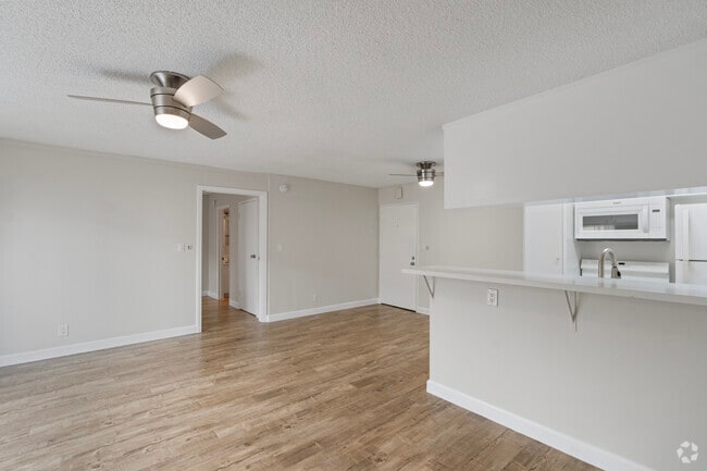 1BR, 1BA - 800SF - Living Room - 257 S Manhattan Pl