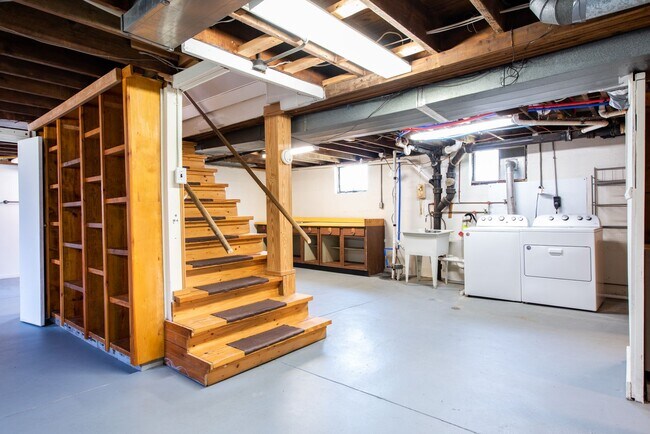 Building Photo - Charming Home in Deer Park Neighborhood