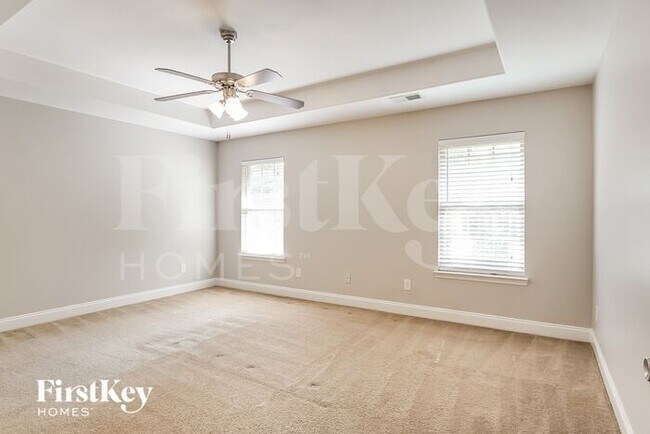 Building Photo - 221 Hillcrest Dr