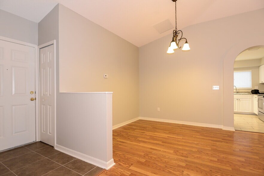 Building Photo - 30932 Midtown Ct