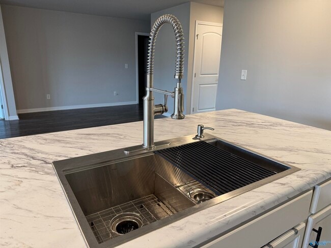 Building Photo - 117 Hank Ct