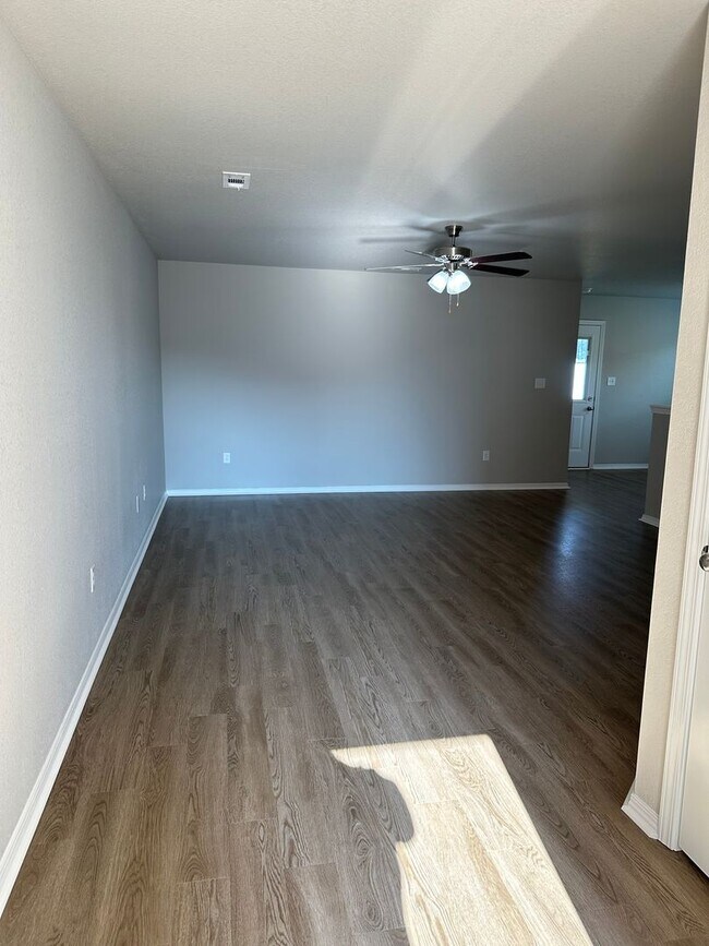 Building Photo - Your Next Home Awaits! Pre-Leasing a 3-Bedroom, 2-Bath Home in Cypress Bend
