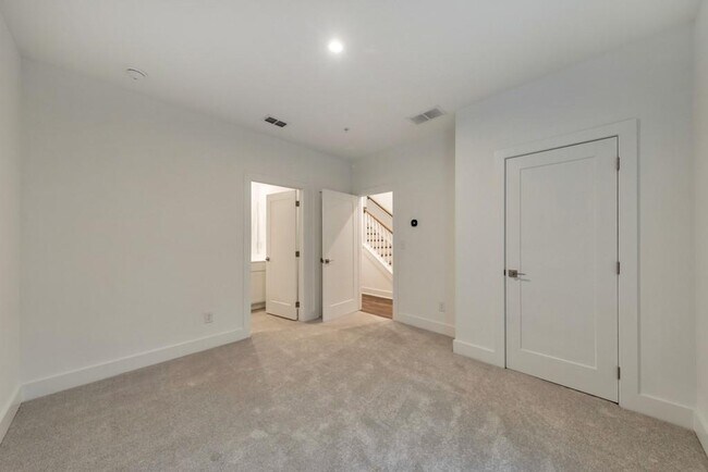 Building Photo - 515 Motivation Cir NW