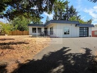 Building Photo - Recently remodeled 3 bedroom, 2.5 bath home