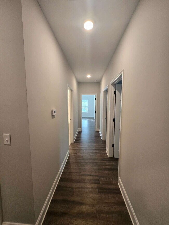 Building Photo - Charming 3-Bedroom Retreat Near Hamilton Place