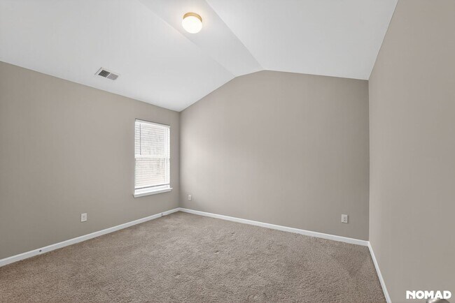 Building Photo - 1154 Paramount Dr