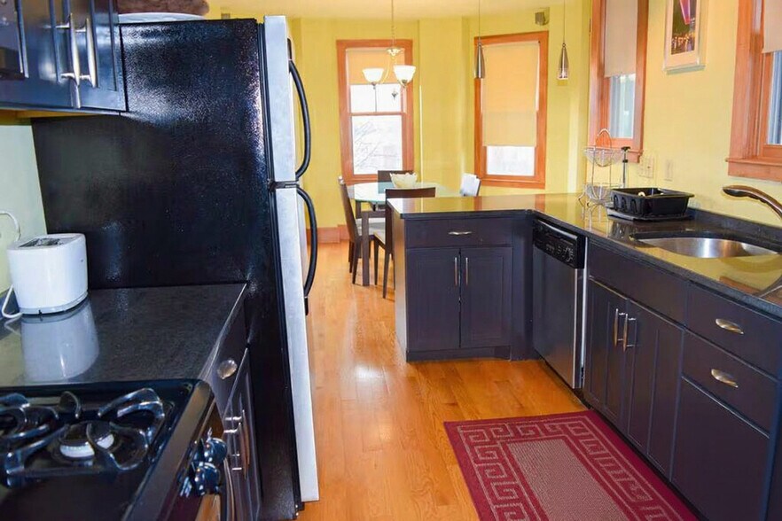 Building Photo - 230 Boston St