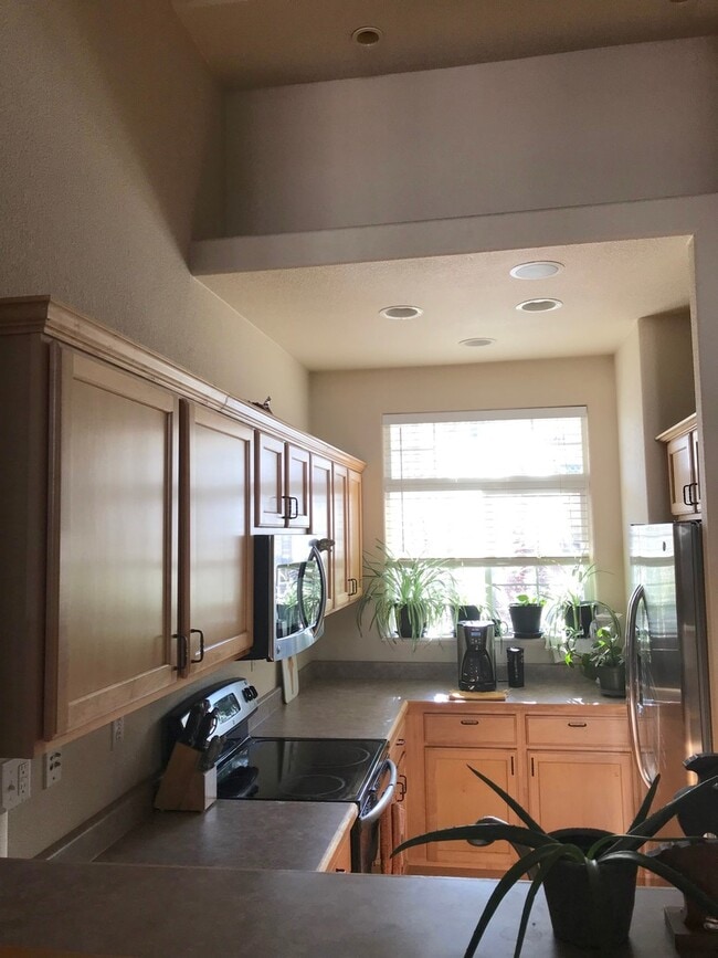 Building Photo - Beautiful 2 Bedroom/2 Bathroom Townhome in Kensington Estates