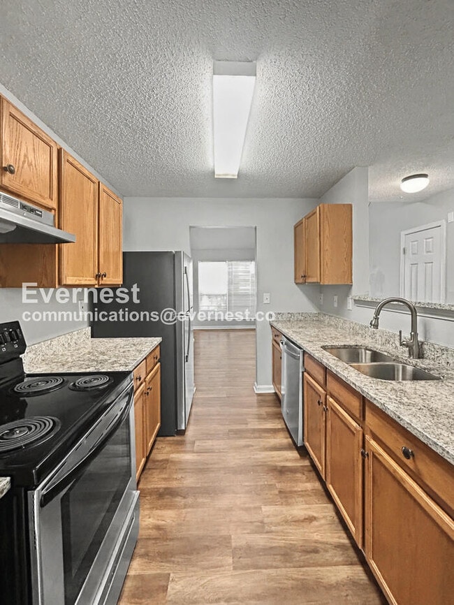 Building Photo - Spacious Home with Garage and Modern Features