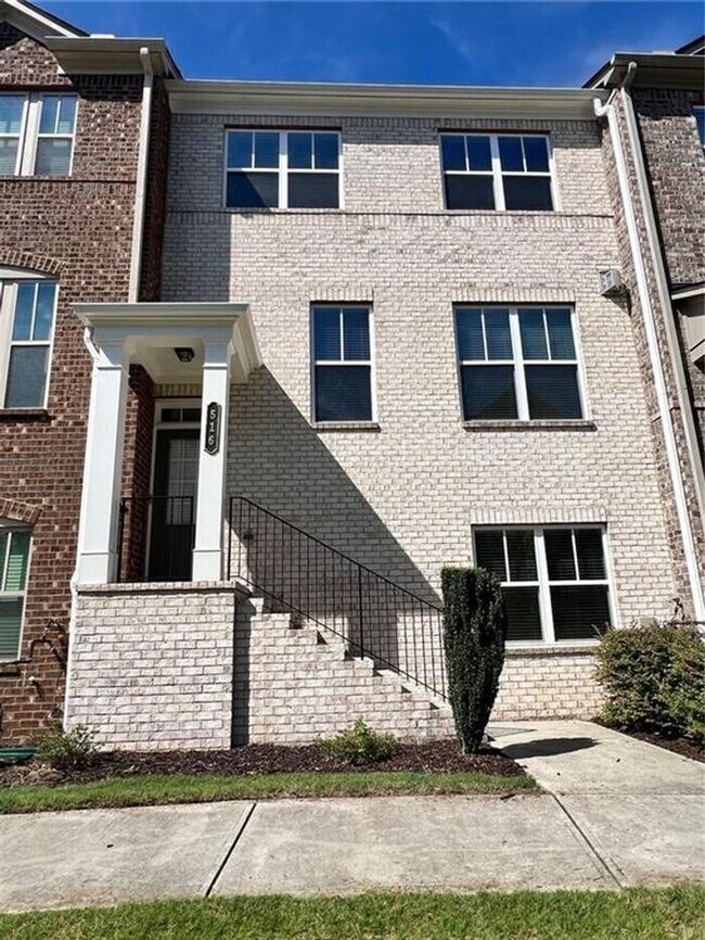 Building Photo - 4-bedroom, 3.5-bathroom townhome in Suwanee Walk!