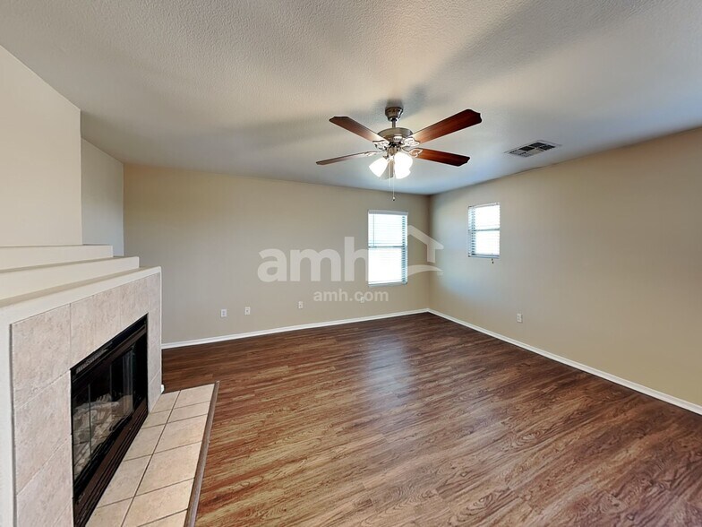 Building Photo - 4816 S 23rd Dr