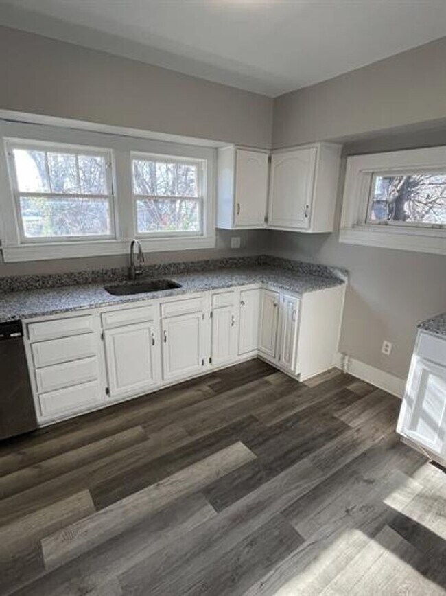 Building Photo - 4124 Larkwood Ave