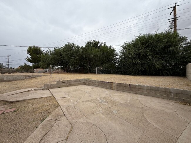 Building Photo - 4 Bedroom 2 Bathroom House with Fenced Yard & 1 Car Garage