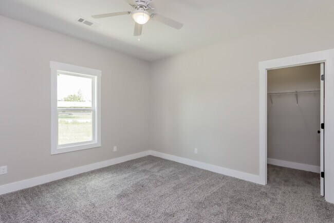 Building Photo - Beautiful 3-Bedroom Home in Deatsville, AL