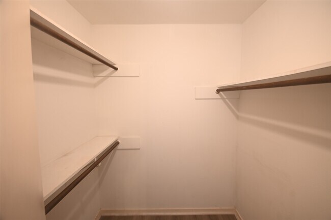 Building Photo - 8340 La Roche Ln