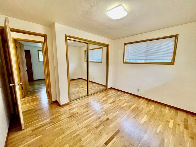 Building Photo - We have the wonderful 3 bed/2 bath you’ve ...