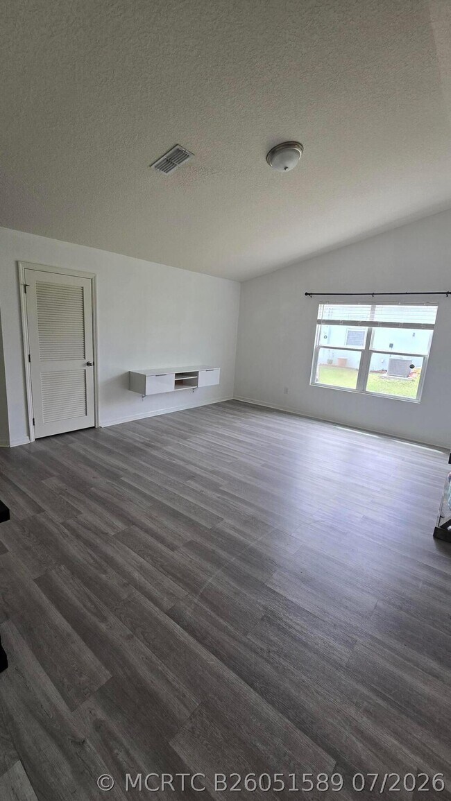 Building Photo - 1832 SW Cameo Blvd