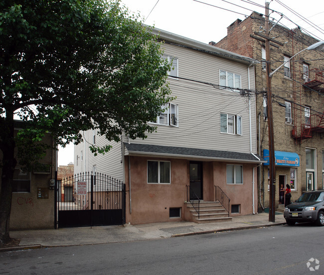 Primary Photo - 41-43 Pacific St
