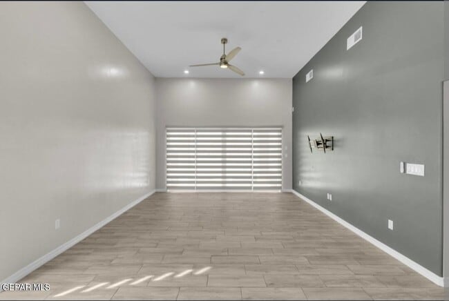 Building Photo - 13729 Lago Vista Ave