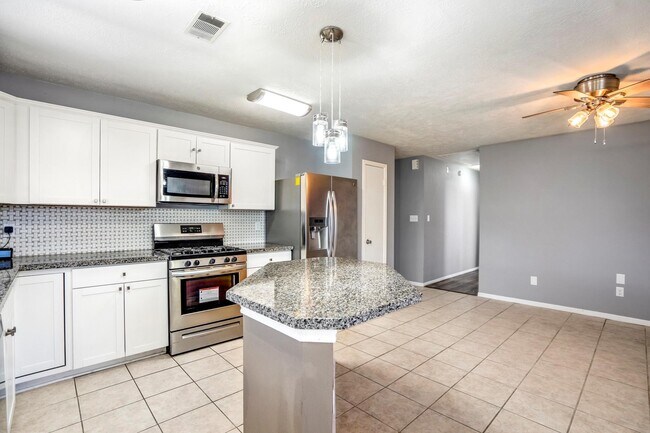 Building Photo - 5211 Roserock Ln